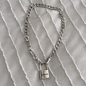 GARAGE NECKLACE FOR SALE. only selling for $10! in great condition